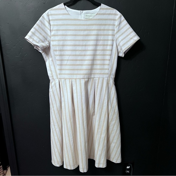 Piper and Scoot Festival Dress in Oatmeal -
a boho classic! size: L - Picture 4 of 12